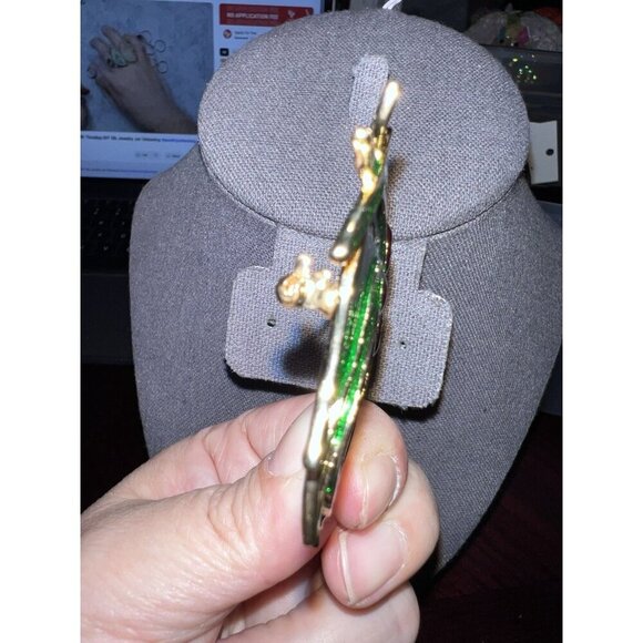 New Goldtone Green Enamel Mardi Grass Venetian Mask Brooch 3" x 2" - Picture 6 of 7